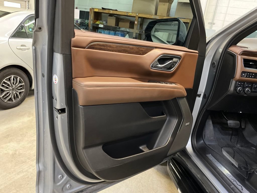 Used 2024 Chevrolet Suburban High Country w/ Max Trailering Package AWD/4WD image 12
