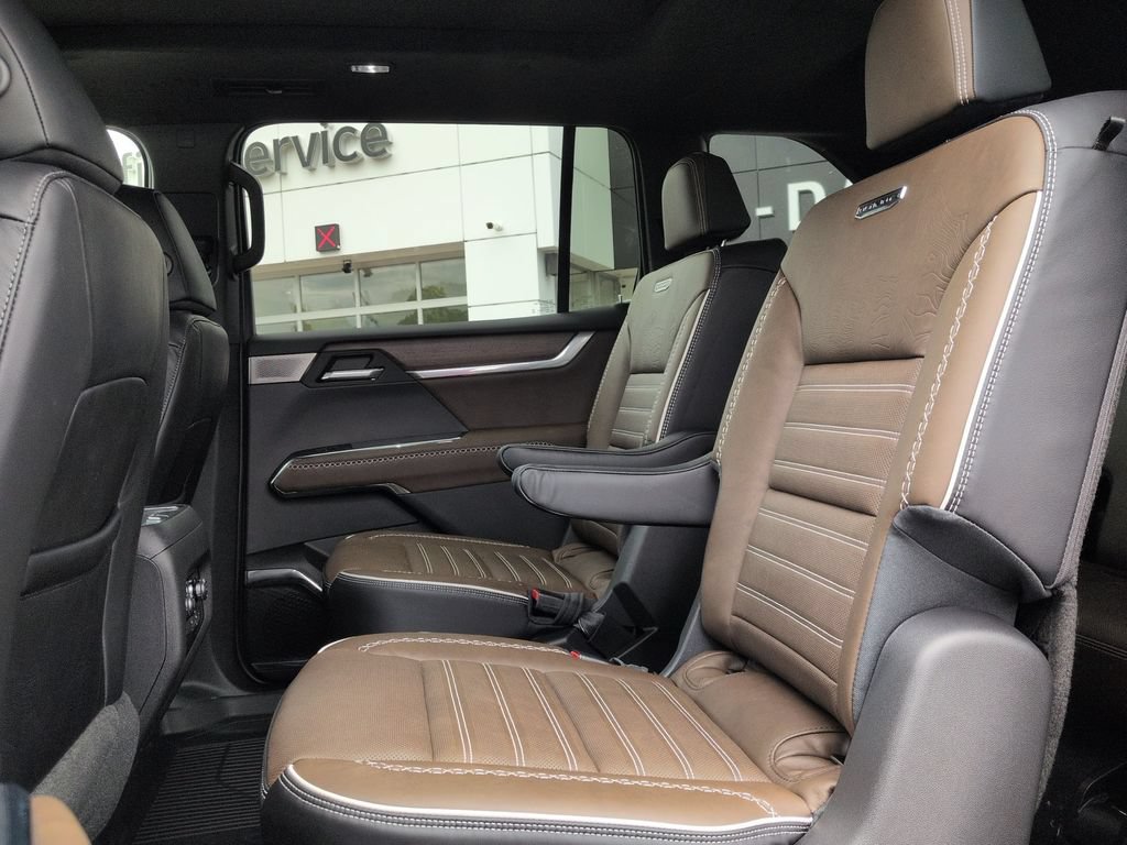New 2026 GMC Acadia Denali Ultimate w/ LPO, Floor Liner Package AWD/4WD image 15