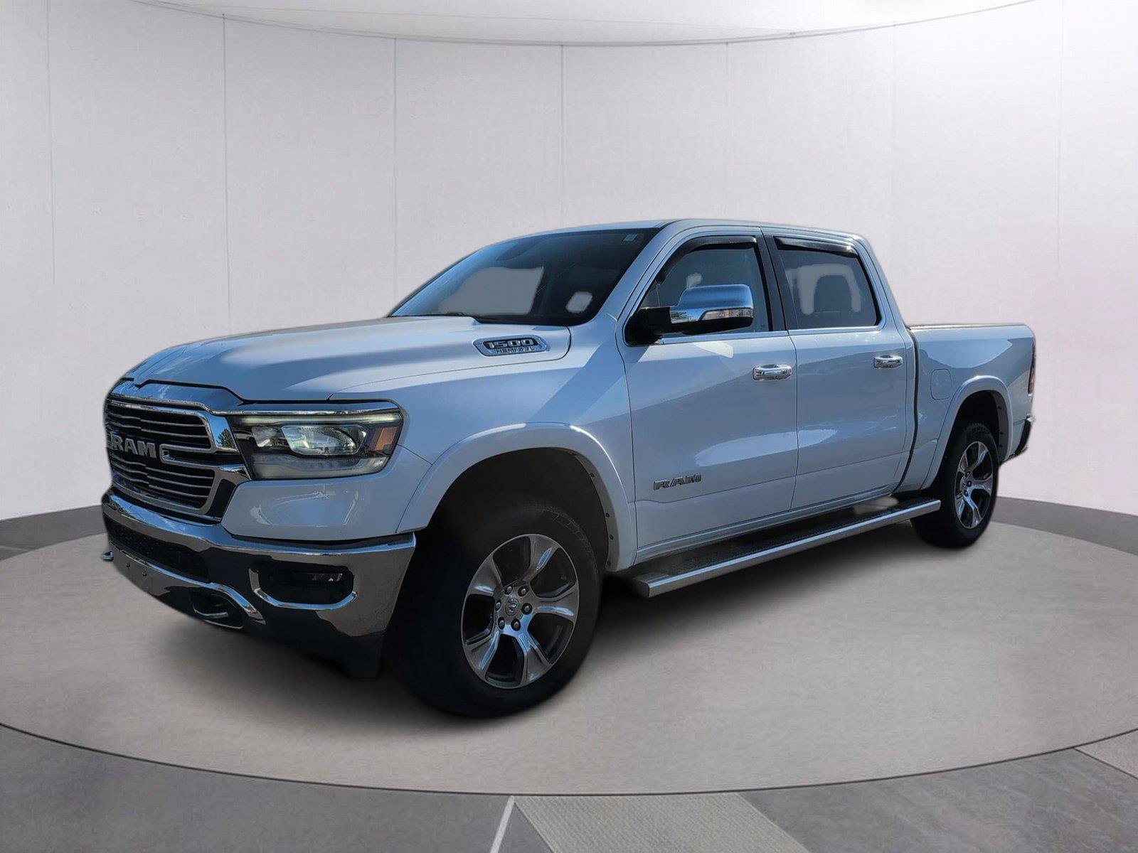Used 2019 RAM 1500 Laramie AWD/4WD image 1