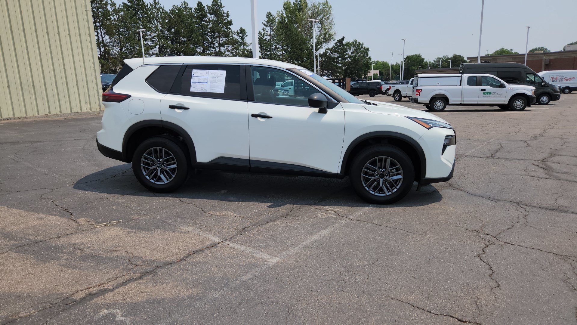 Used 2024 Nissan Rogue S AWD/4WD image 12