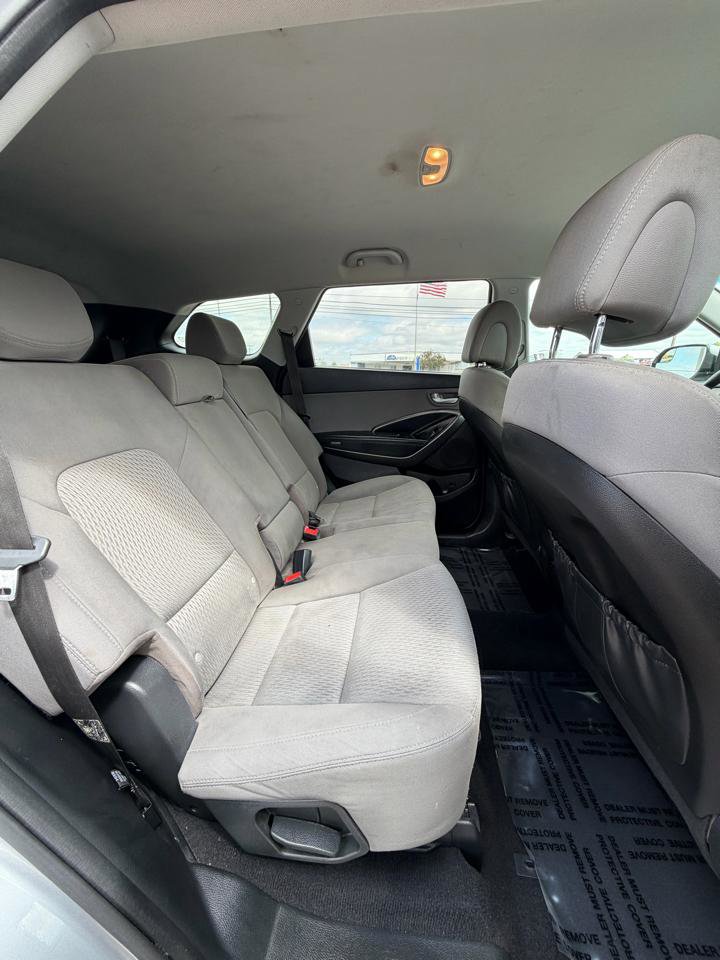 Used 2017 Hyundai Santa Fe SE AWD/4WD image 22