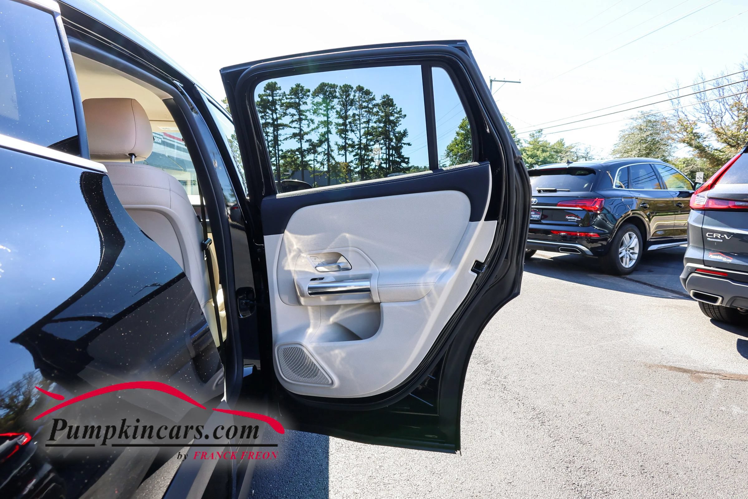 Used 2021 Mercedes-Benz GLA 250 4MATIC w/ Premium Package image 25