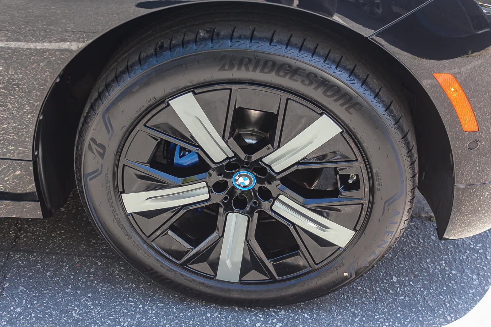 Certified 2023 BMW iX xDrive50 w/ Sport Package AWD/4WD image 9
