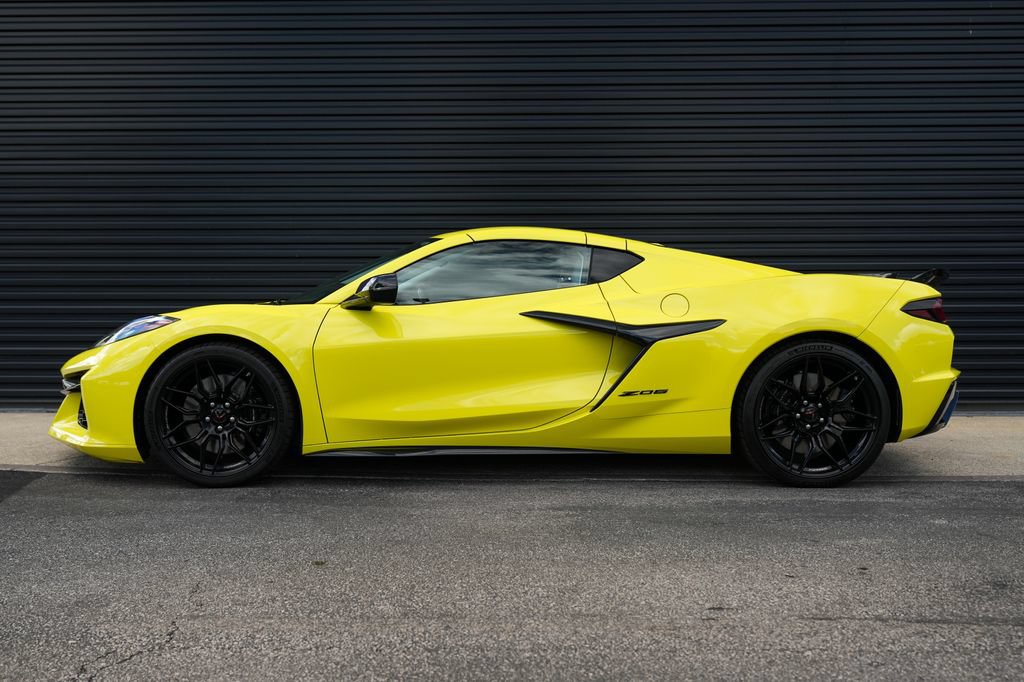 Used 2023 Chevrolet Corvette Z06 w/ Engine Appearance Package RWD image 2