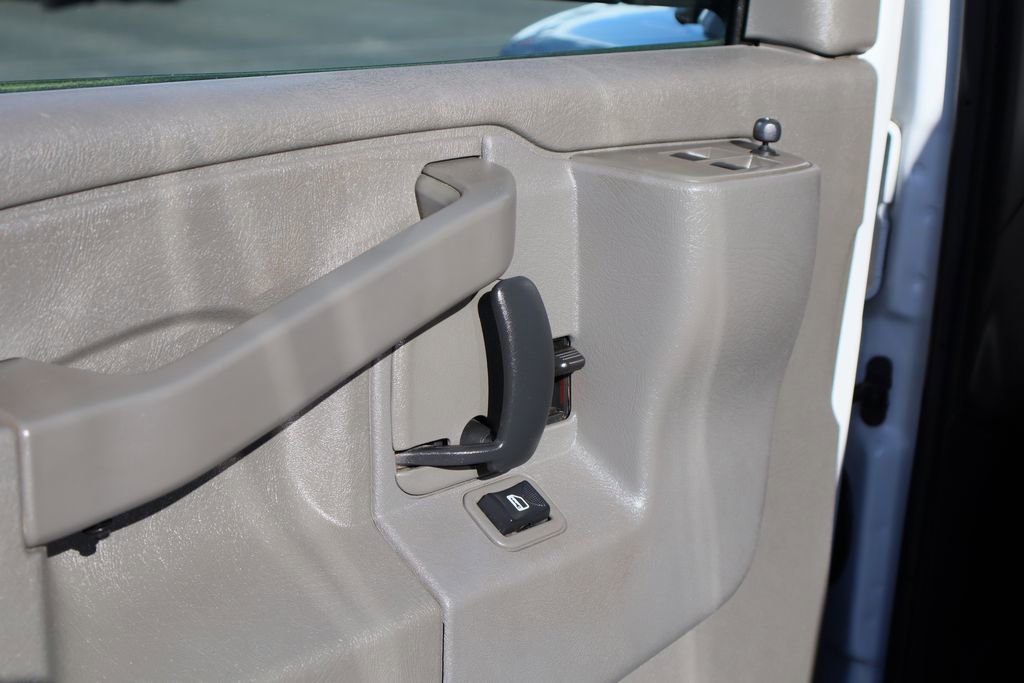 Used 2022 GMC Savana 3500 LS w/ Chrome Appearance Package image 17