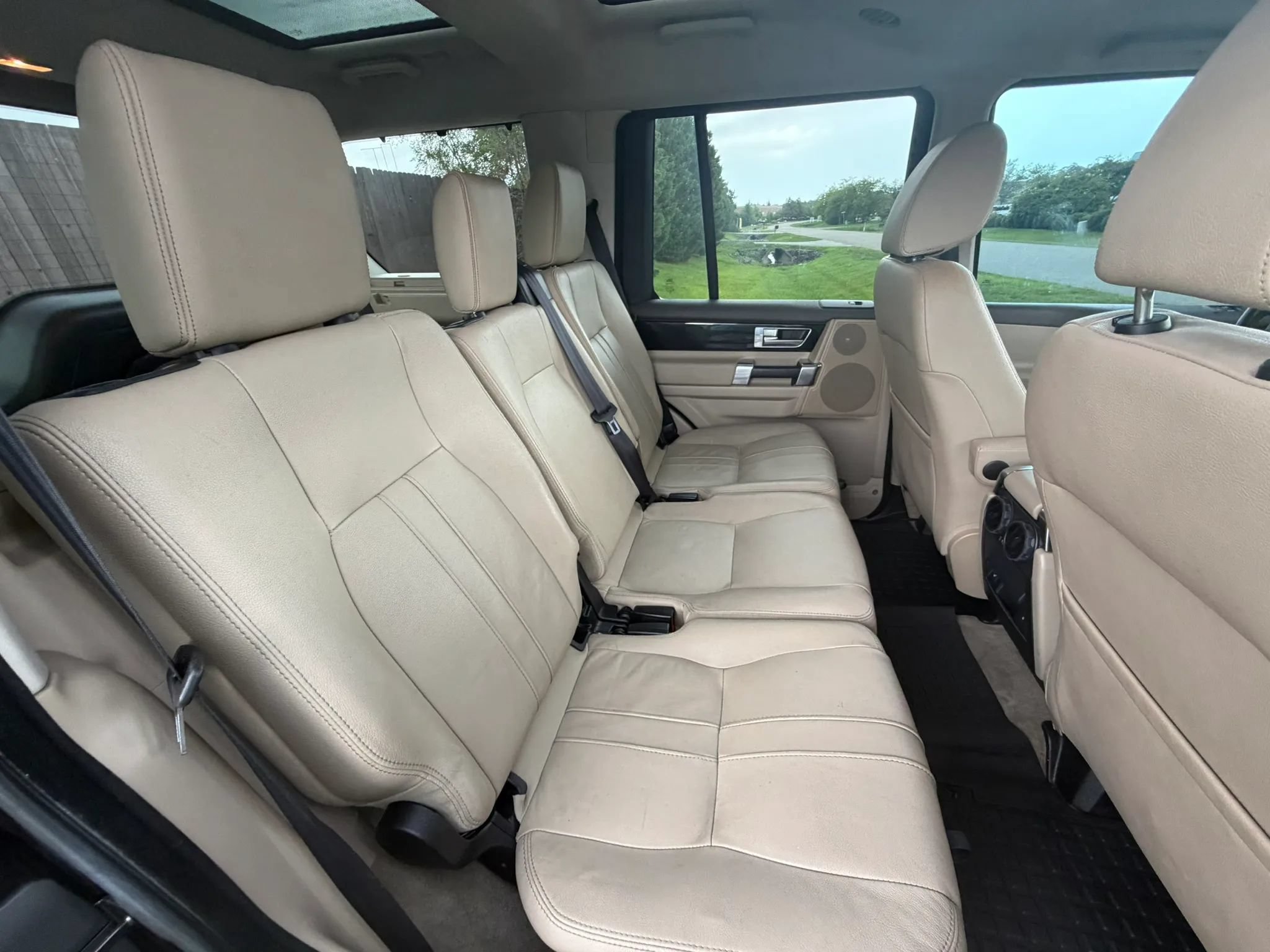 Used 2016 Land Rover LR4 HSE AWD/4WD image 23