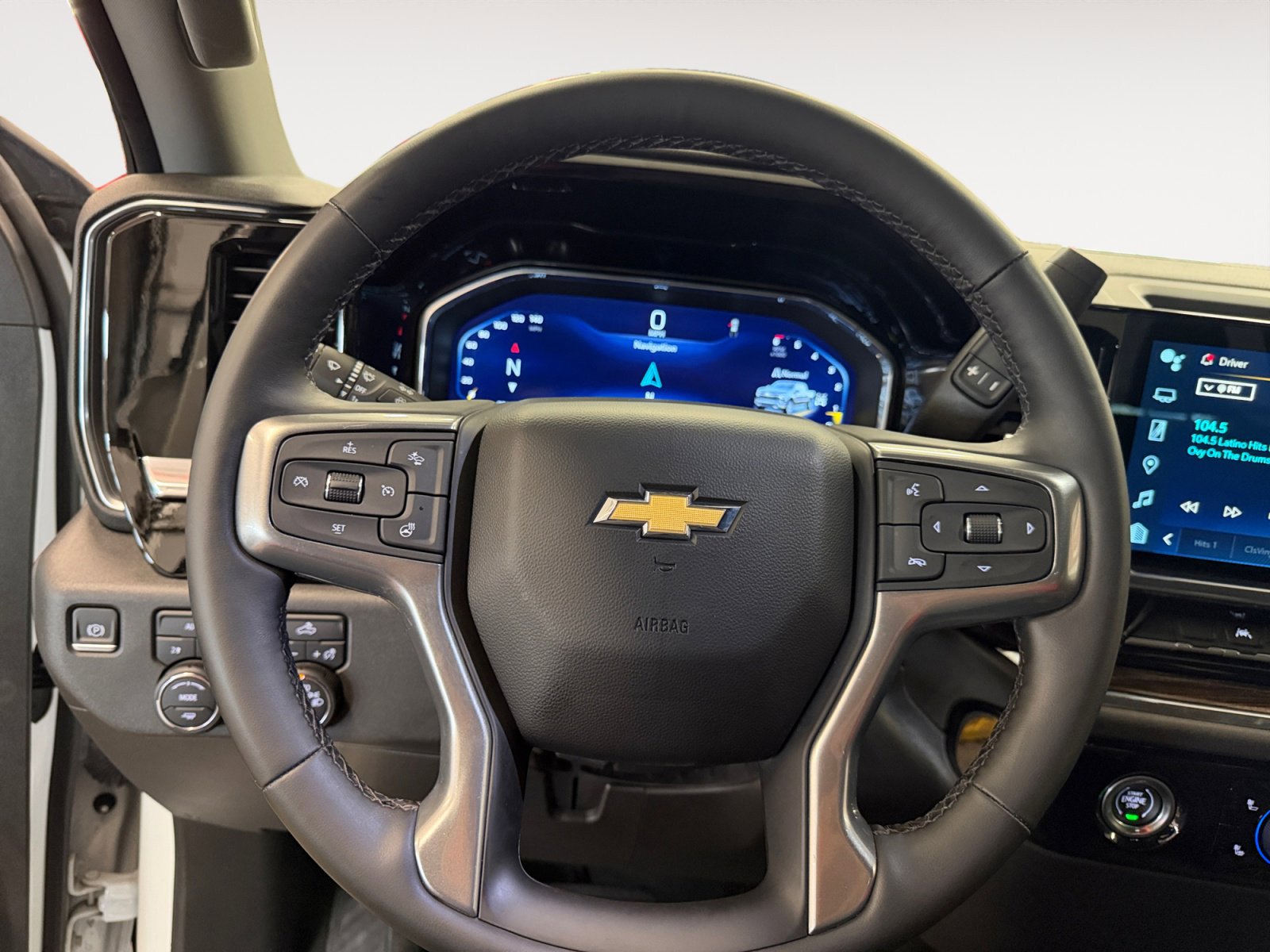 Used 2023 Chevrolet Silverado 1500 LT AWD/4WD image 14