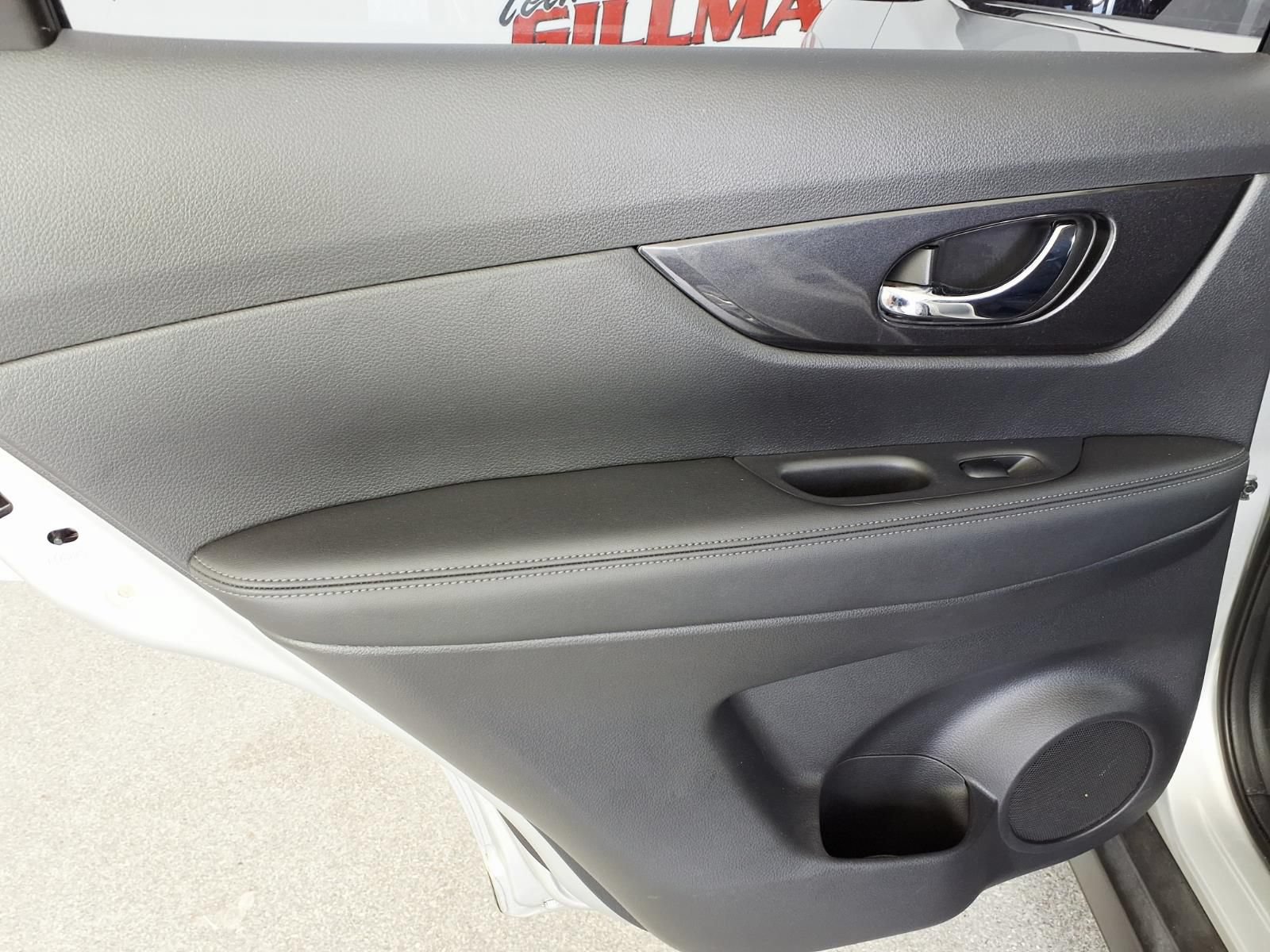 Used 2017 Nissan Rogue S FWD image 9