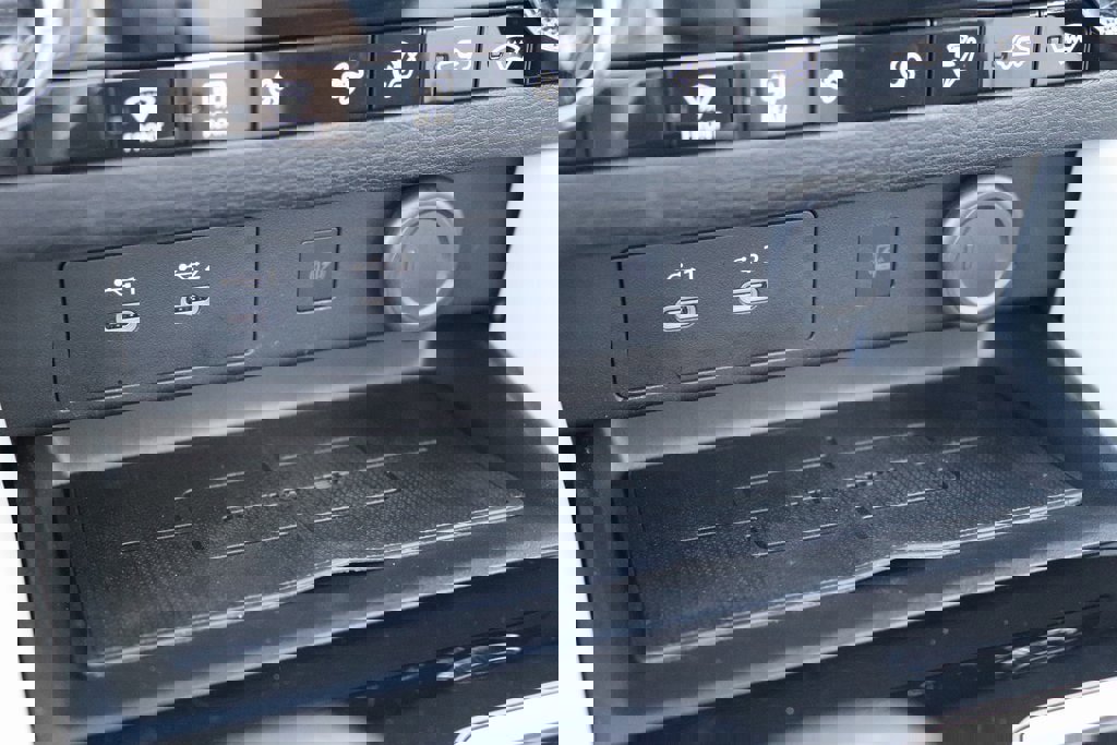 Used 2025 Mitsubishi Outlander SE image 10