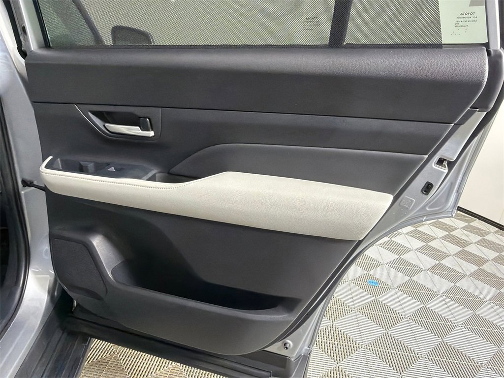 Used 2026 Toyota Grand Highlander XLE image 16