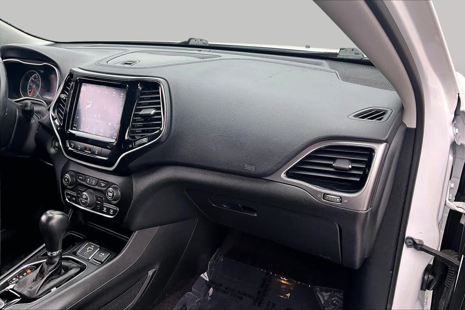 Used 2019 Jeep Cherokee Limited w/ Technology Group FWD image 18