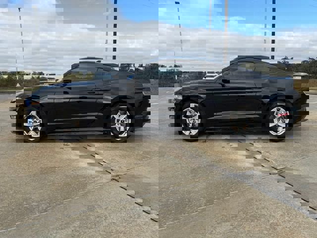 Used 2020 Ford Mustang Coupe image 2