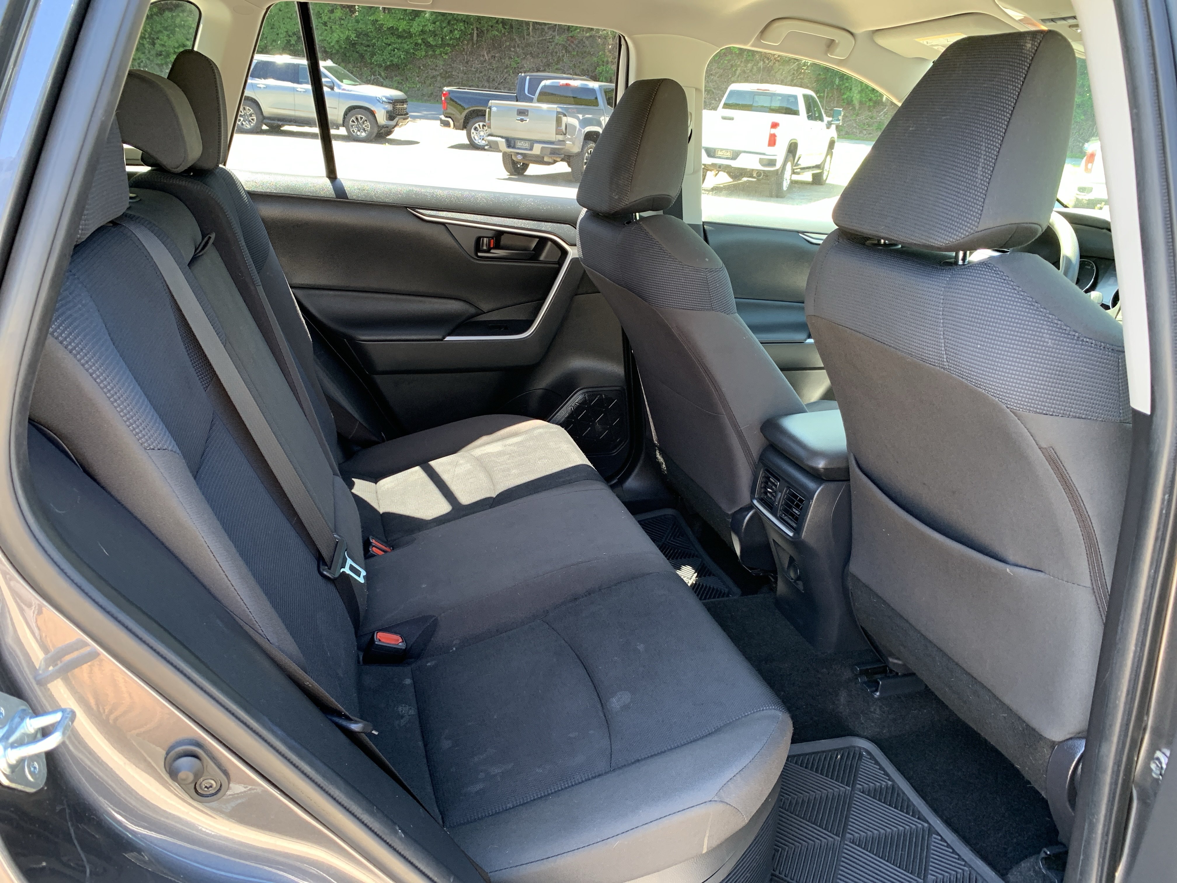 Used 2020 Toyota RAV4 LE w/ Carpet Mat Package AWD/4WD image 13