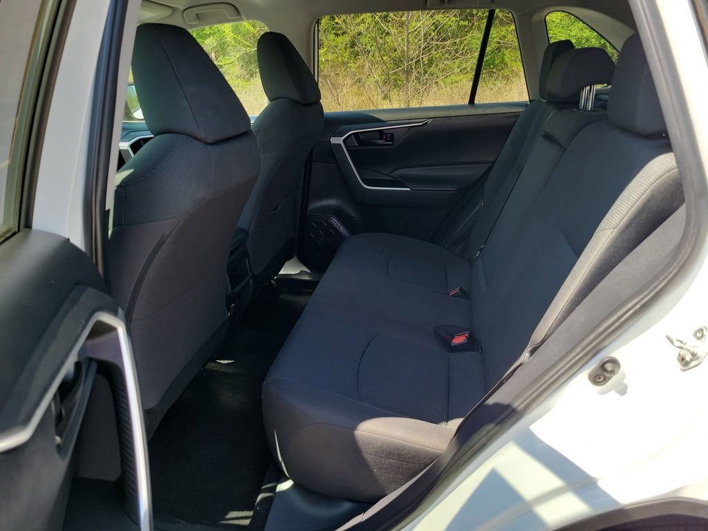 Used 2021 Toyota RAV4 LE image 30