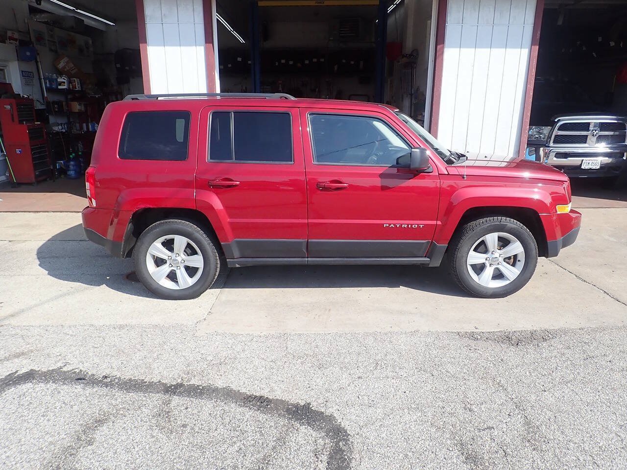 Used 2016 Jeep Patriot Sport w/ Power Value Group AWD/4WD image 19