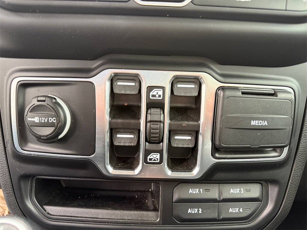 Certified 2023 Jeep Gladiator Willys image 28