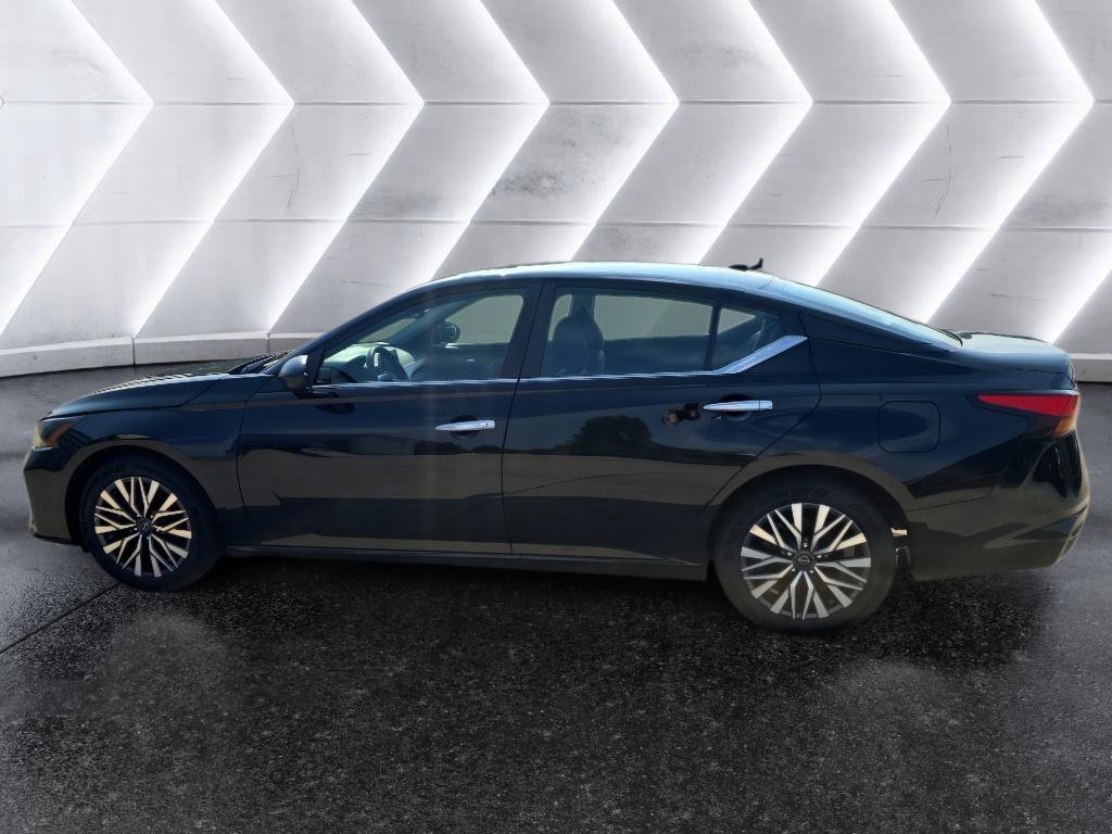 Used 2025 Nissan Altima 2.5 SV FWD image 8