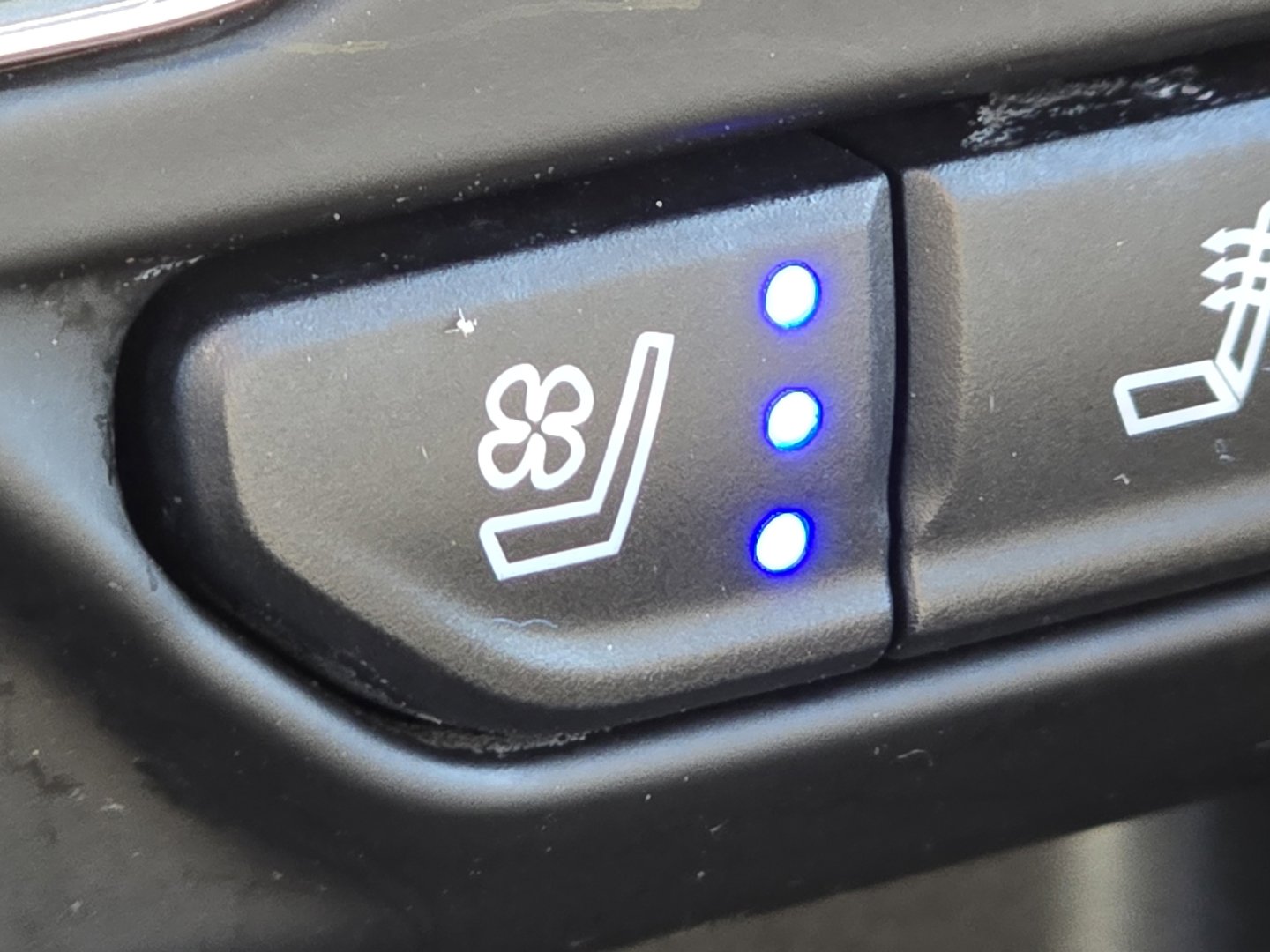 Used 2023 Chevrolet Tahoe High Country AWD/4WD image 12