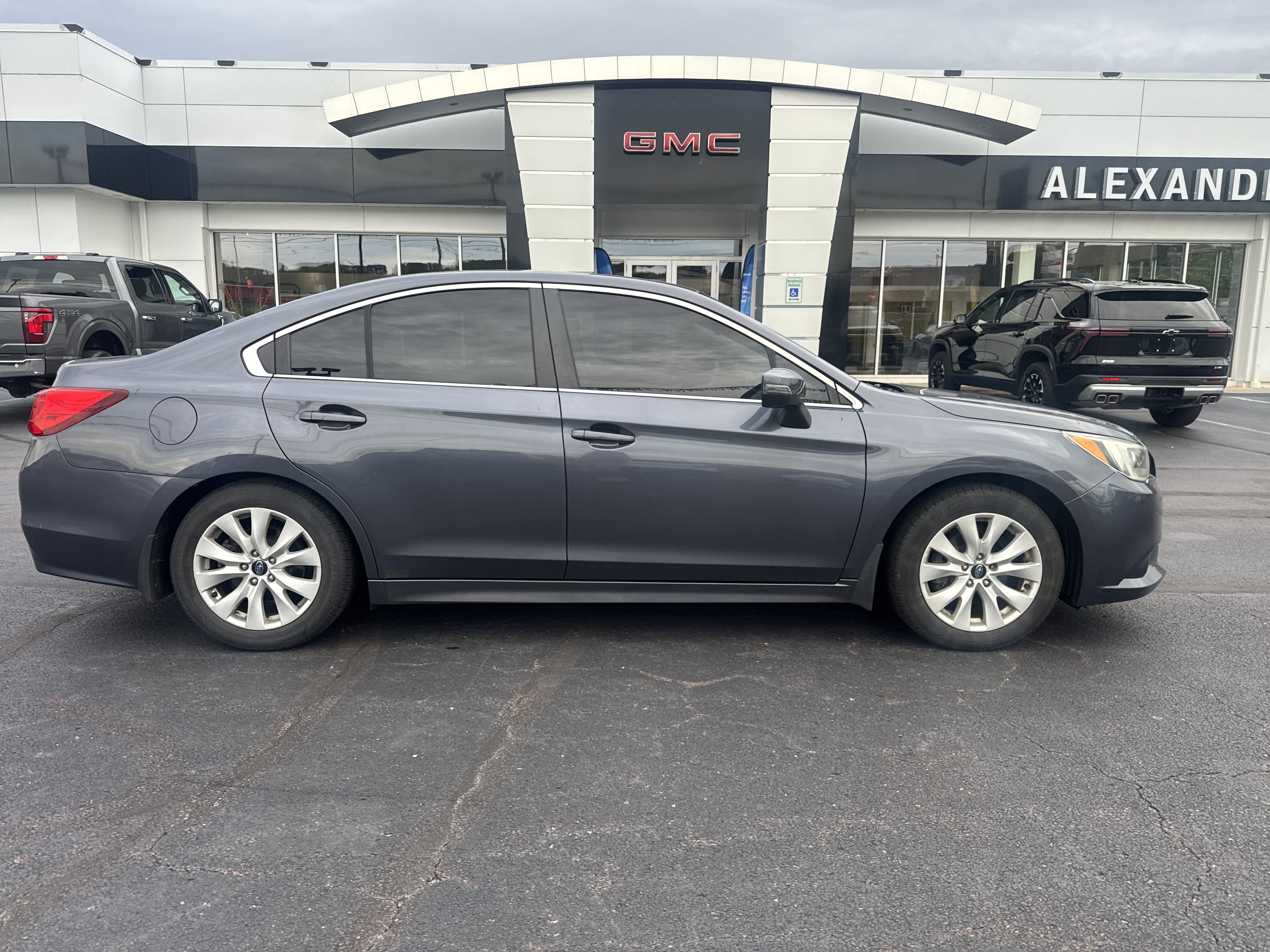 Used 2015 Subaru Legacy 2.5i Premium AWD/4WD image 2
