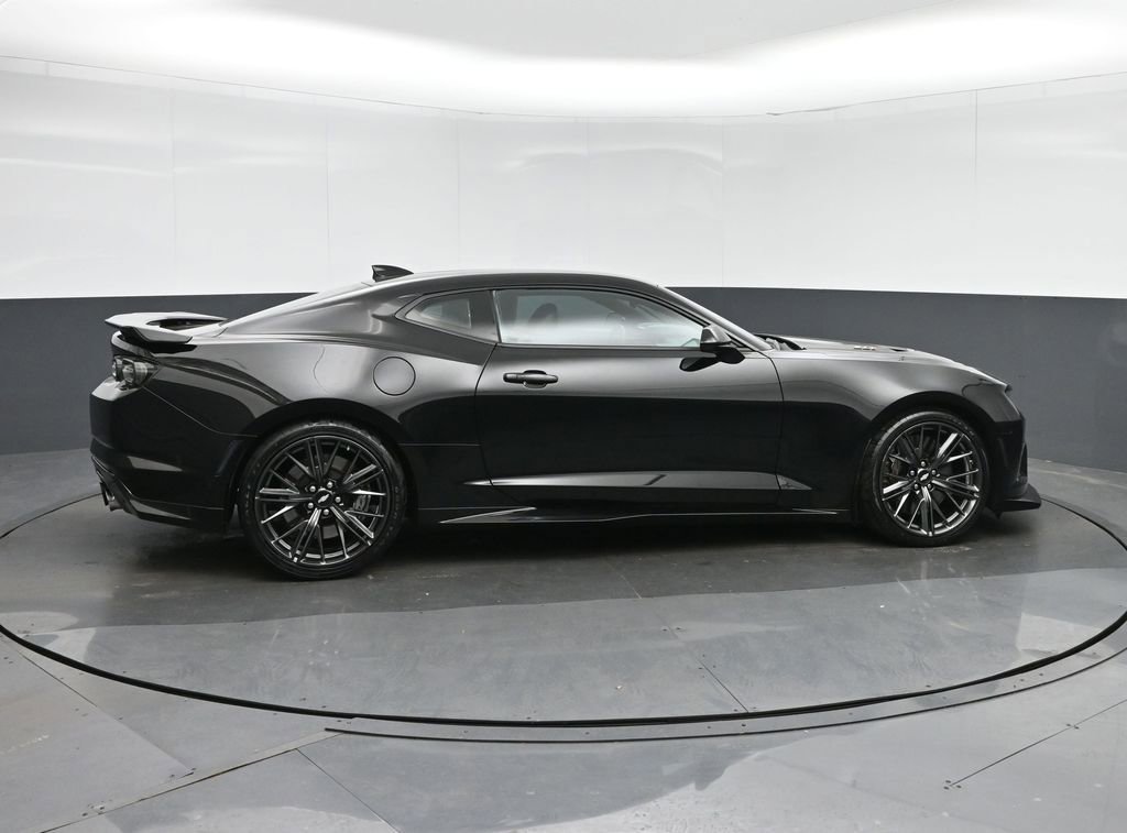 Used 2019 Chevrolet Camaro ZL1 w/ LPO, ZL1 Protection Package RWD image 8