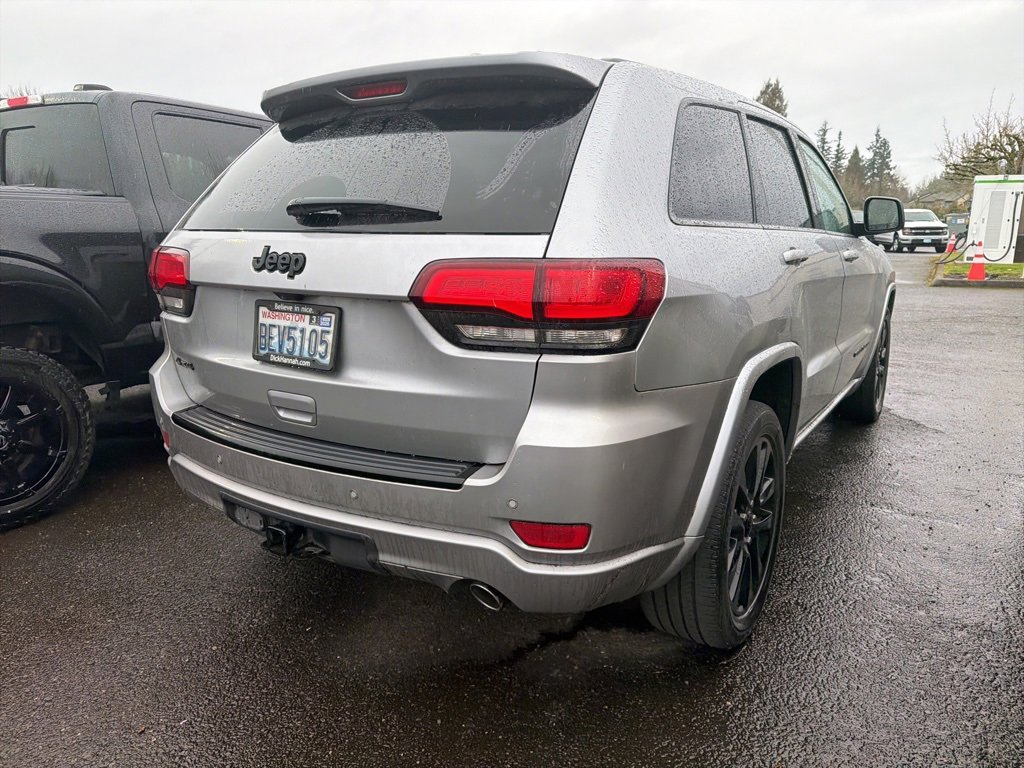 Used 2017 Jeep Grand Cherokee Altitude image 4