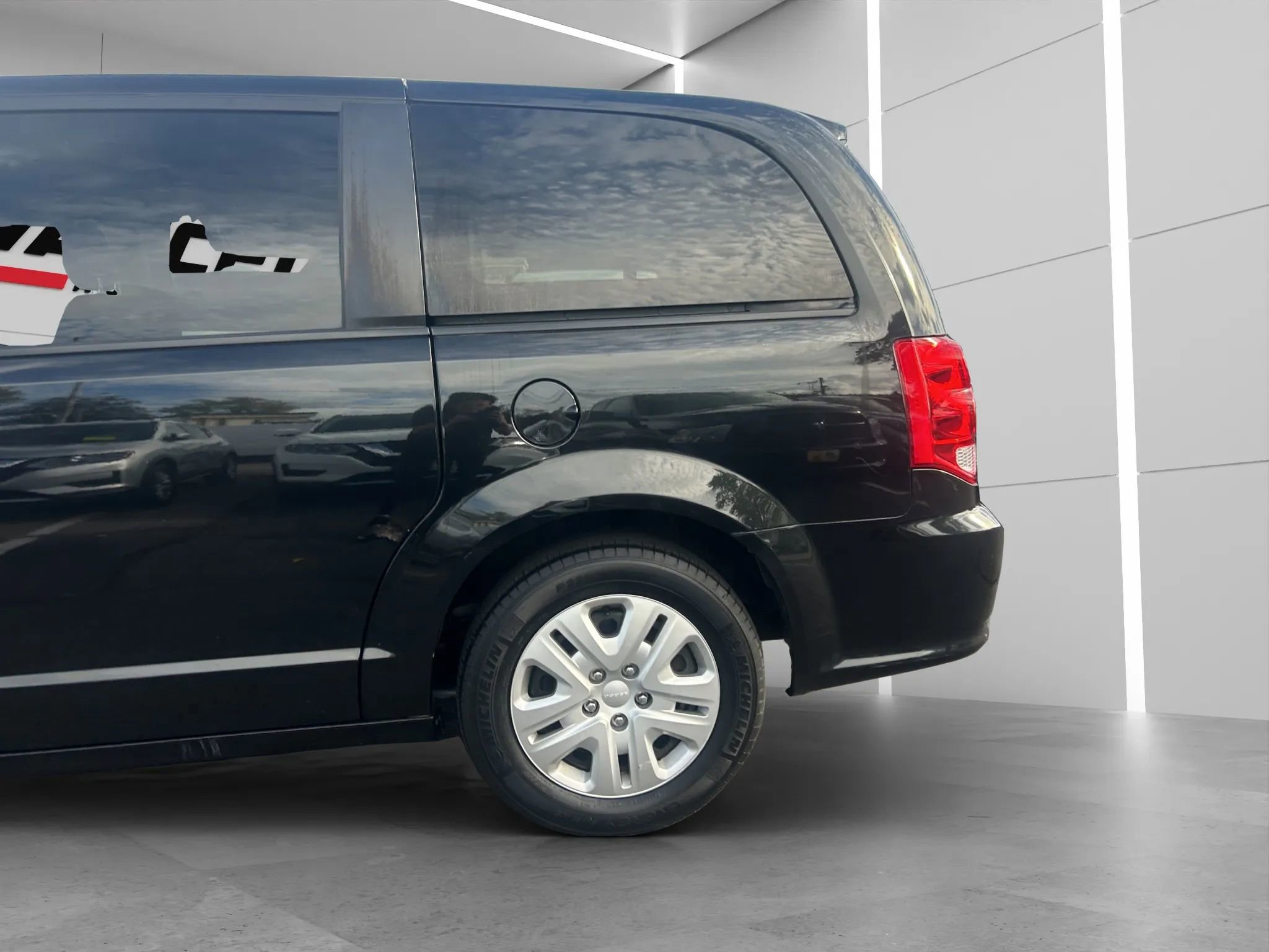 Used 2019 Dodge Grand Caravan SE w/ UConnect Hands-Free Group image 23