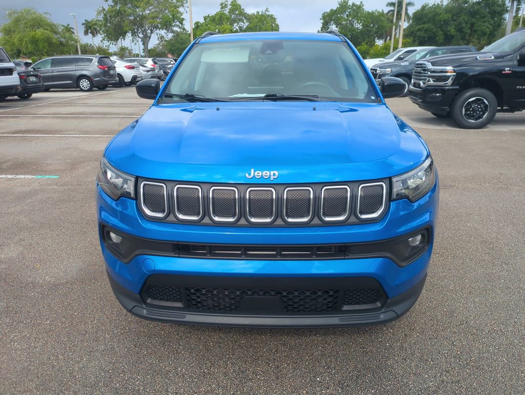 Used 2022 Jeep Compass Latitude w/ Sun and Sound Group AWD/4WD image 4