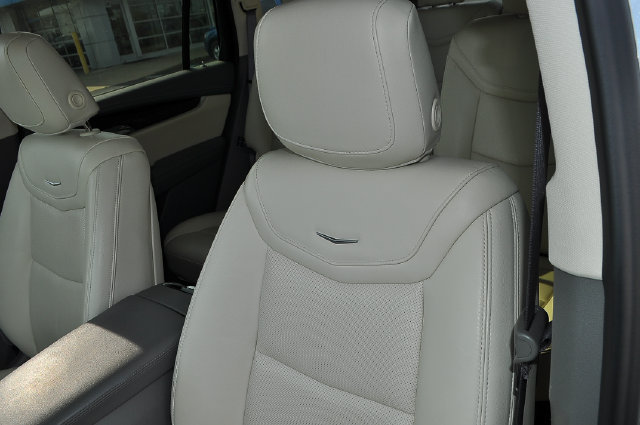 Used 2025 Cadillac XT6 Premium Luxury w/ LPO, Floor Liner Package AWD/4WD image 10