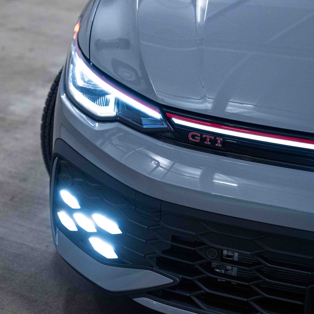 New 2026 Volkswagen GTI SE FWD image 3