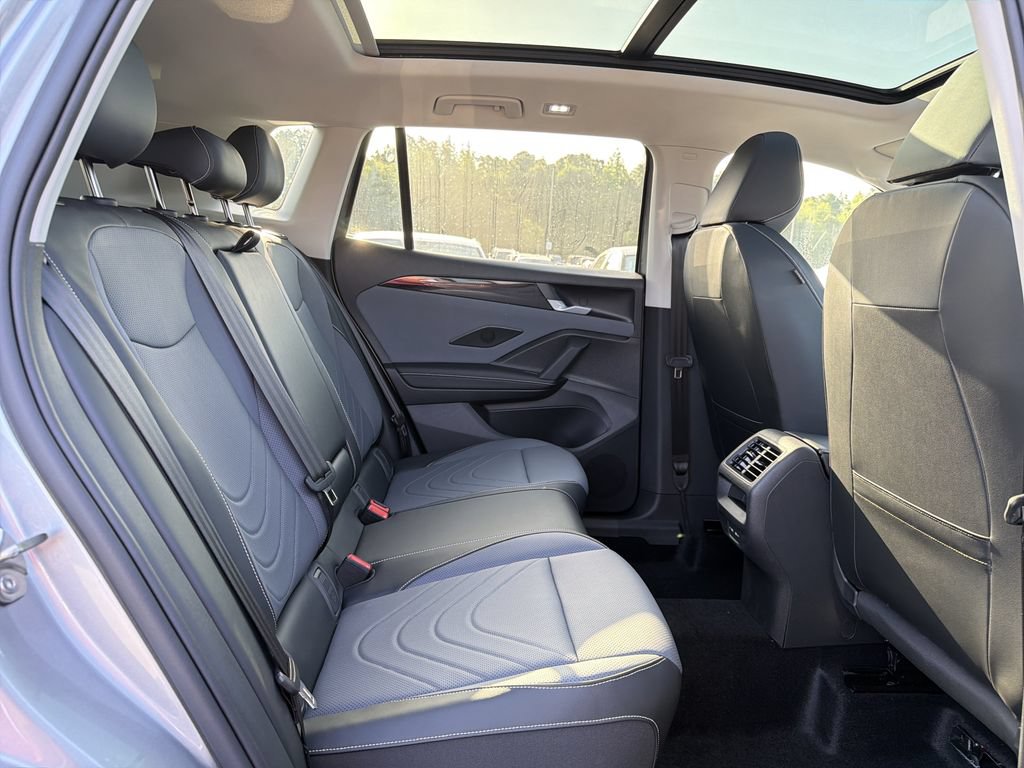 New 2026 Volkswagen Tiguan SE FWD image 16