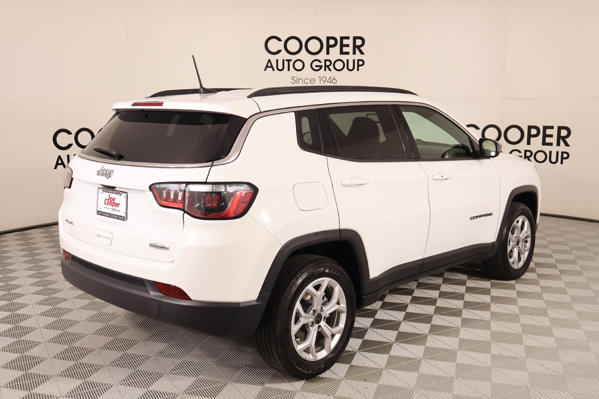 Used 2025 Jeep Compass Latitude AWD/4WD image 19
