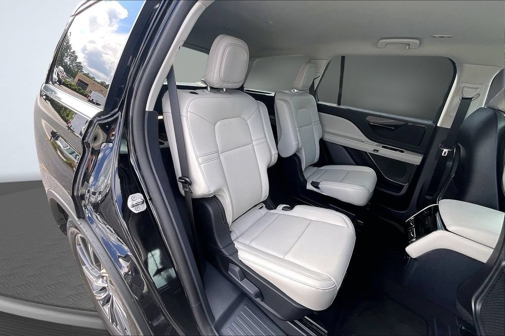 New 2026 Lincoln Aviator 2WD image 10