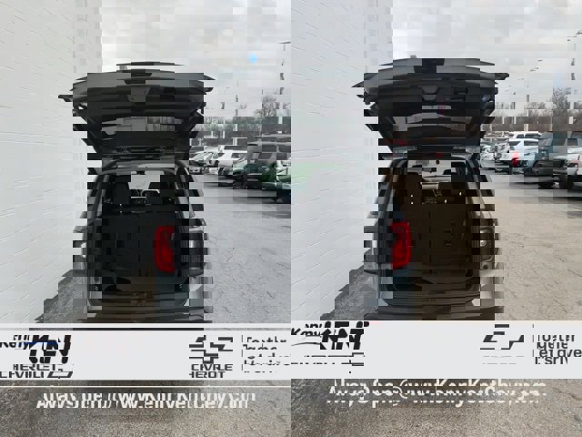 Used 2023 GMC Acadia SLE w/ Driver Convenience Package image 8