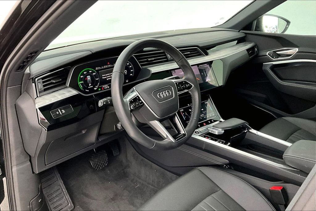 Used 2024 Audi Q8 e-tron Premium Plus w/ Premium Plus Package AWD/4WD image 17