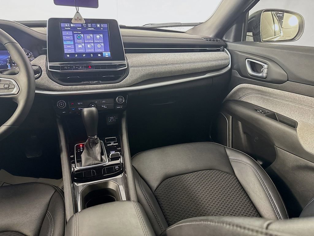 Used 2025 Jeep Compass Latitude image 26