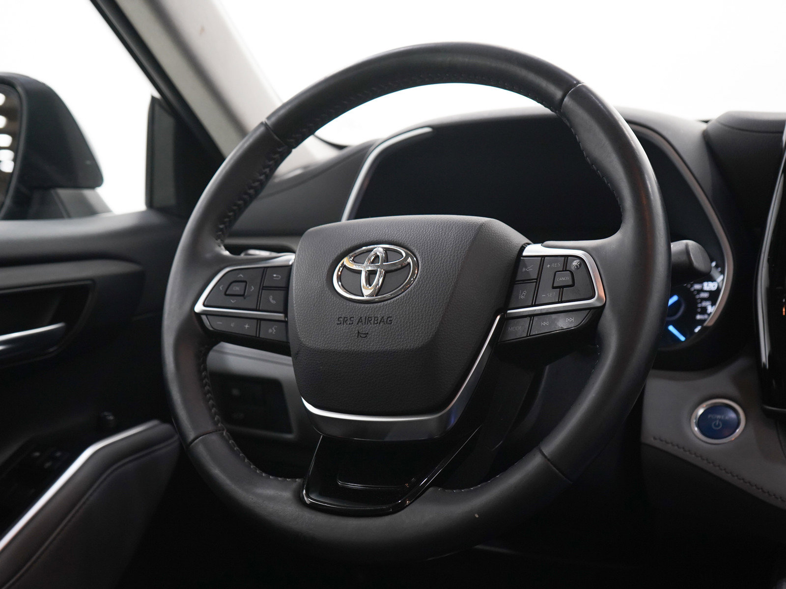 Used 2021 Toyota Highlander XLE AWD/4WD image 15