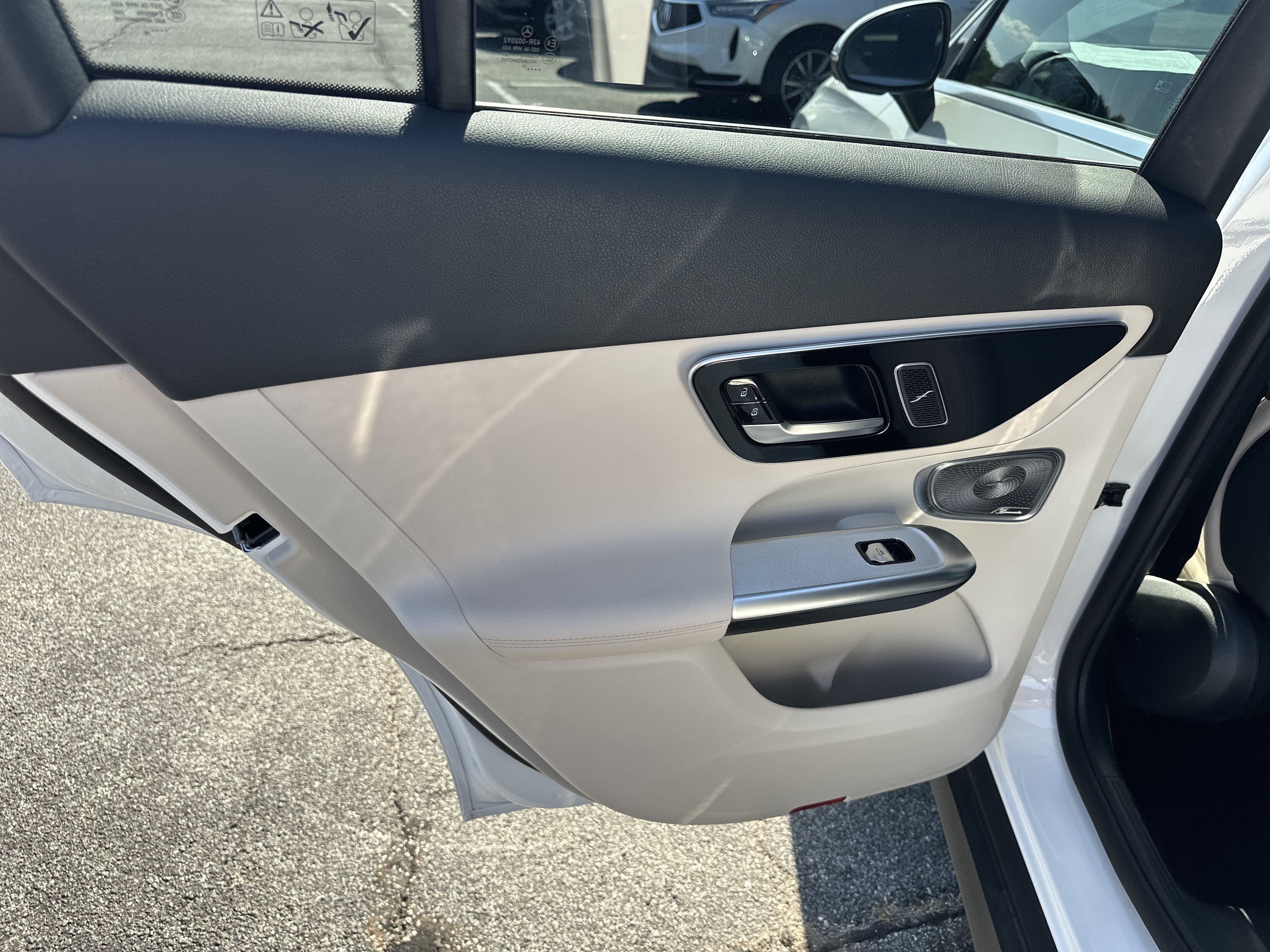 Used 2025 Mercedes-Benz GLC 300 image 25