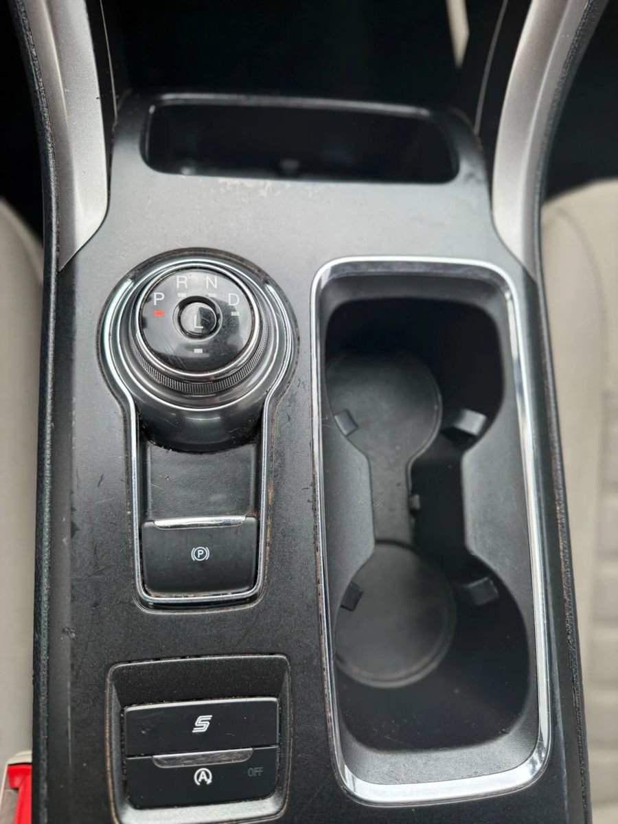 Used 2020 Ford Fusion SE FWD image 17