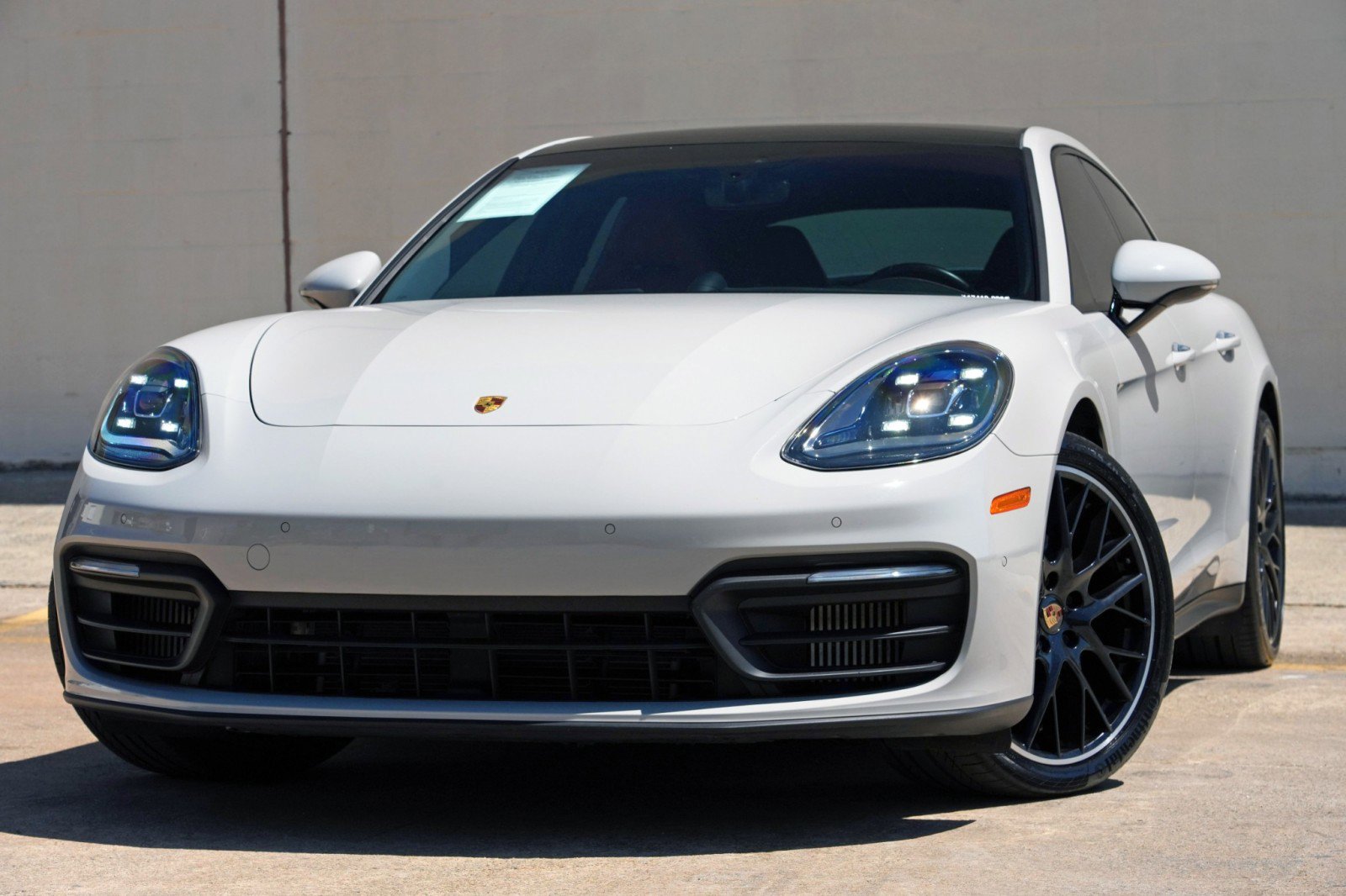 Used 2021 Porsche Panamera image 3