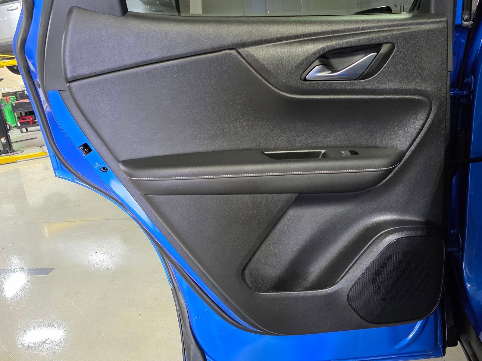 Used 2025 Chevrolet Blazer LT w/ Convenience Package image 13