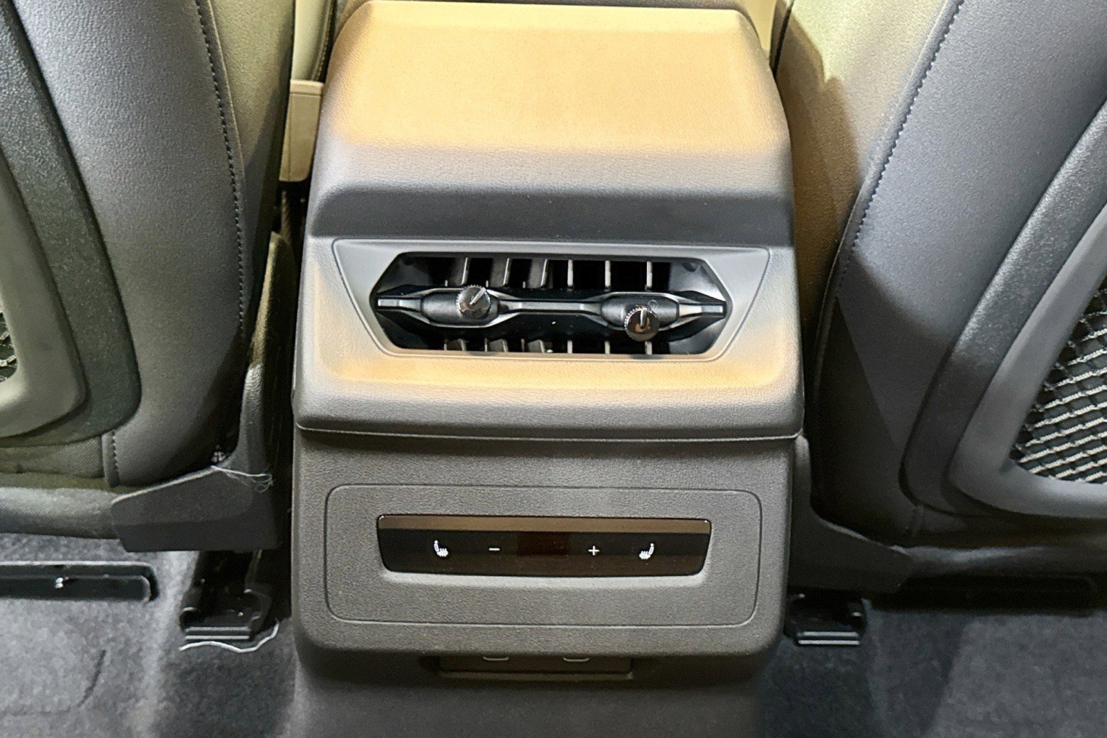 New 2025 Audi Q6 e-tron Premium image 22