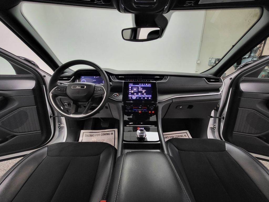 Used 2024 Jeep Grand Cherokee Altitude image 17