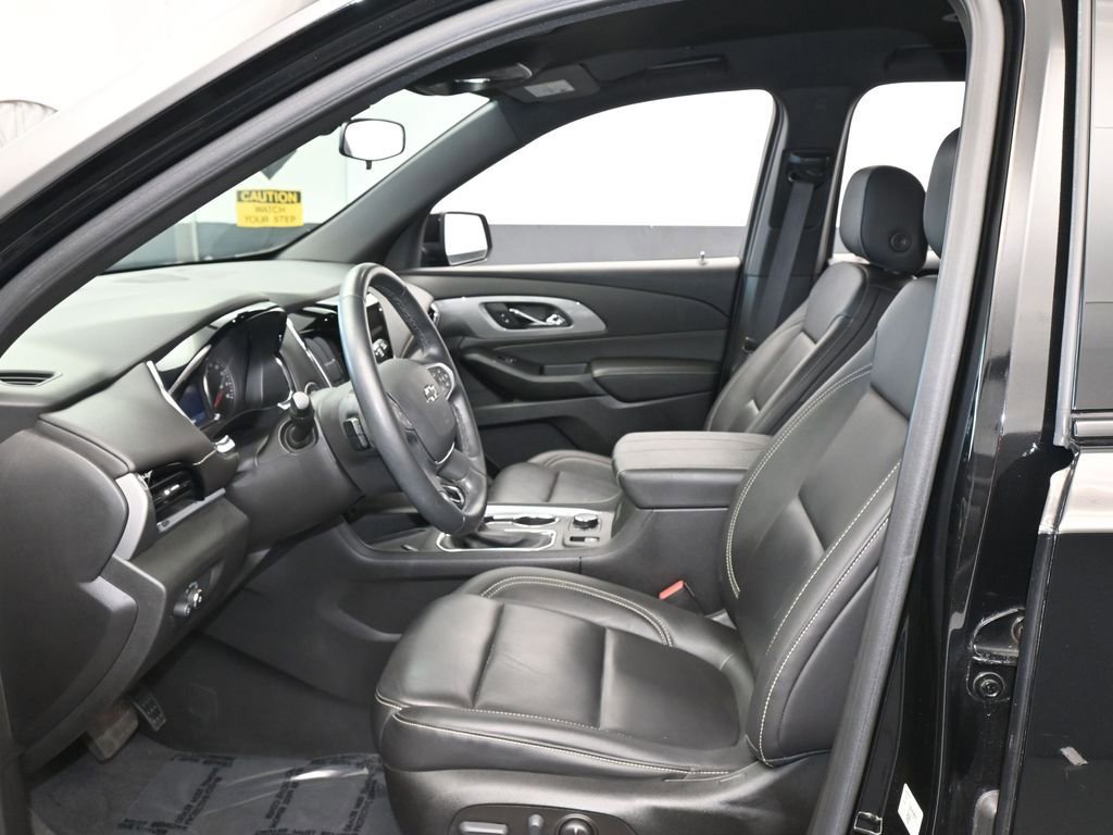 Used 2023 Chevrolet Traverse LT w/ Midnight/Sport Edition image 11