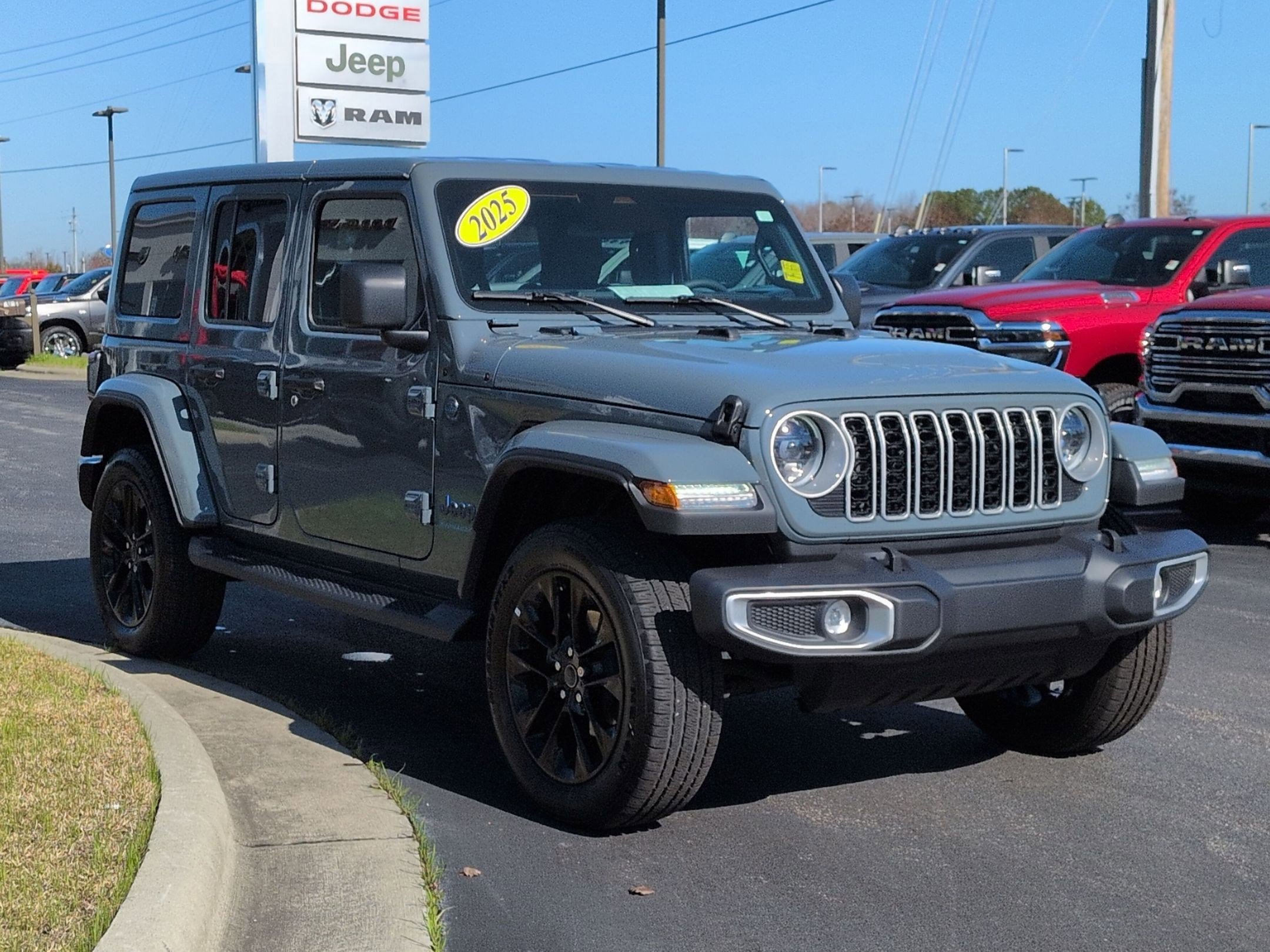 Certified 2025 Jeep Wrangler Sahara image 3