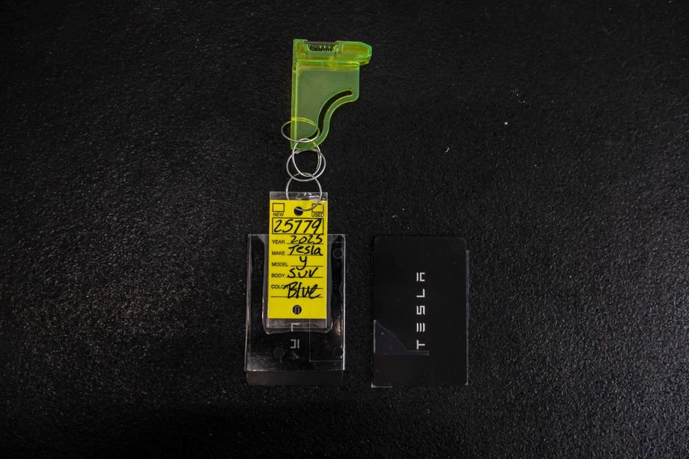 Used 2025 Tesla Model Y Performance image 47