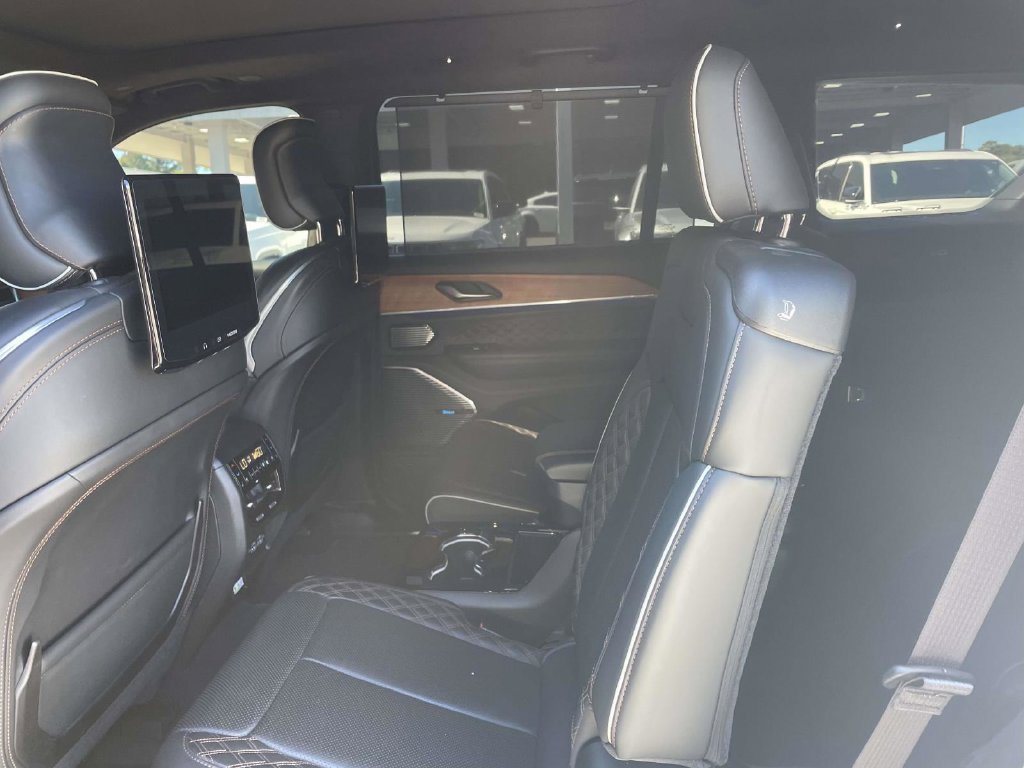 Certified 2023 Jeep Grand Cherokee L Summit AWD/4WD image 21