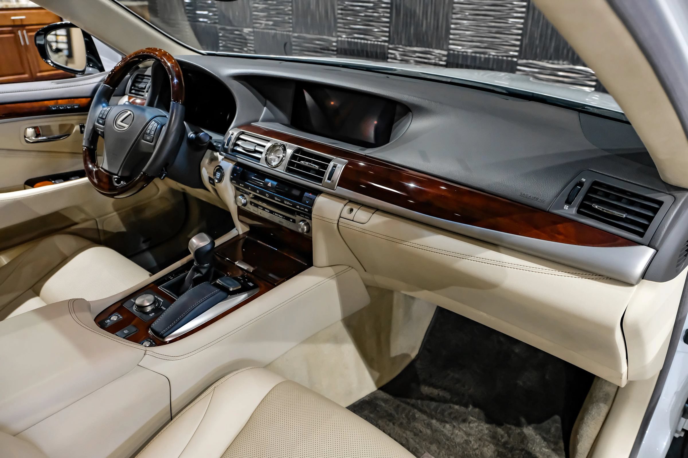Used 2015 Lexus LS 460 L RWD image 10
