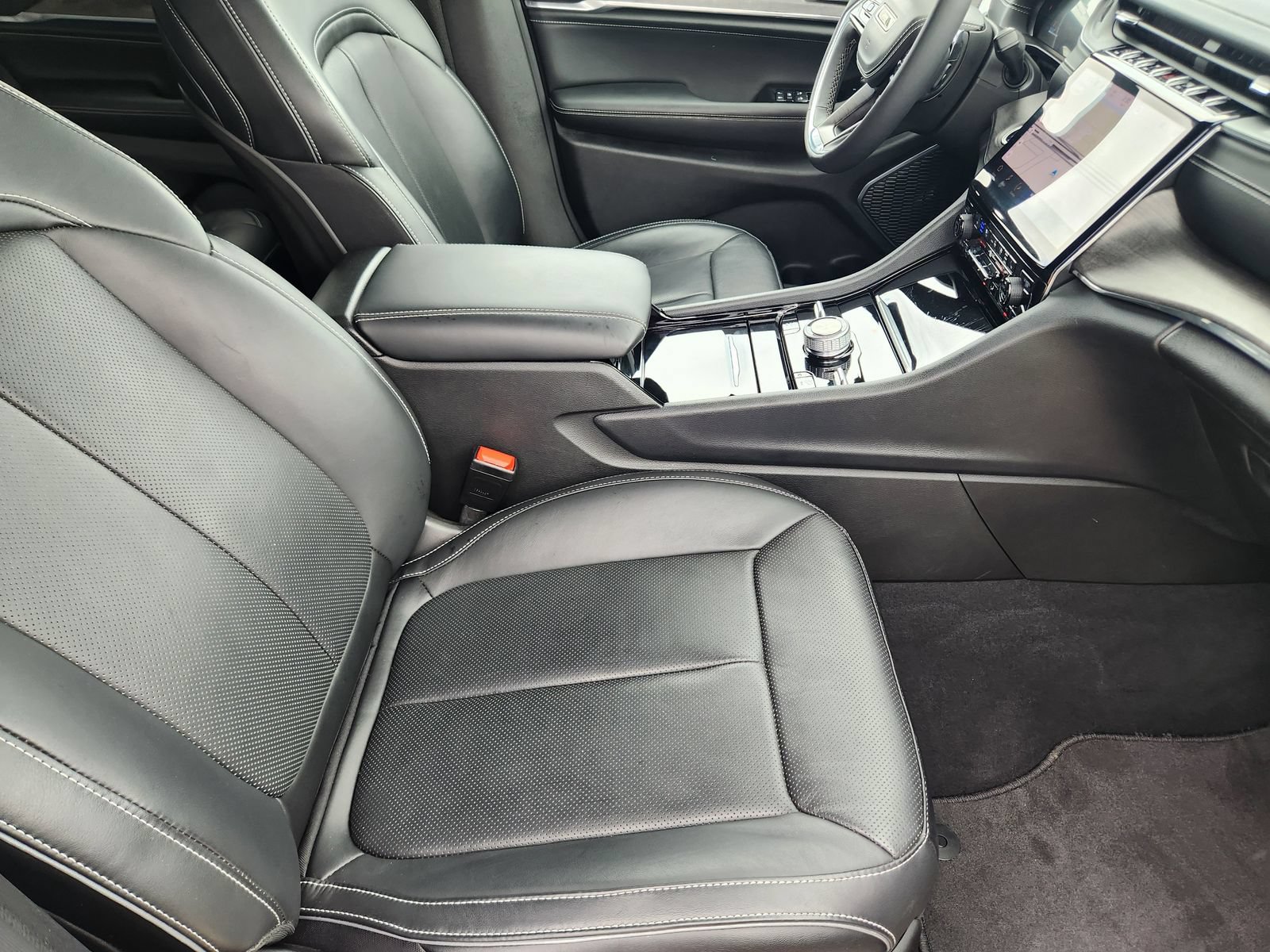 Used 2024 Jeep Grand Cherokee Overland AWD/4WD image 14
