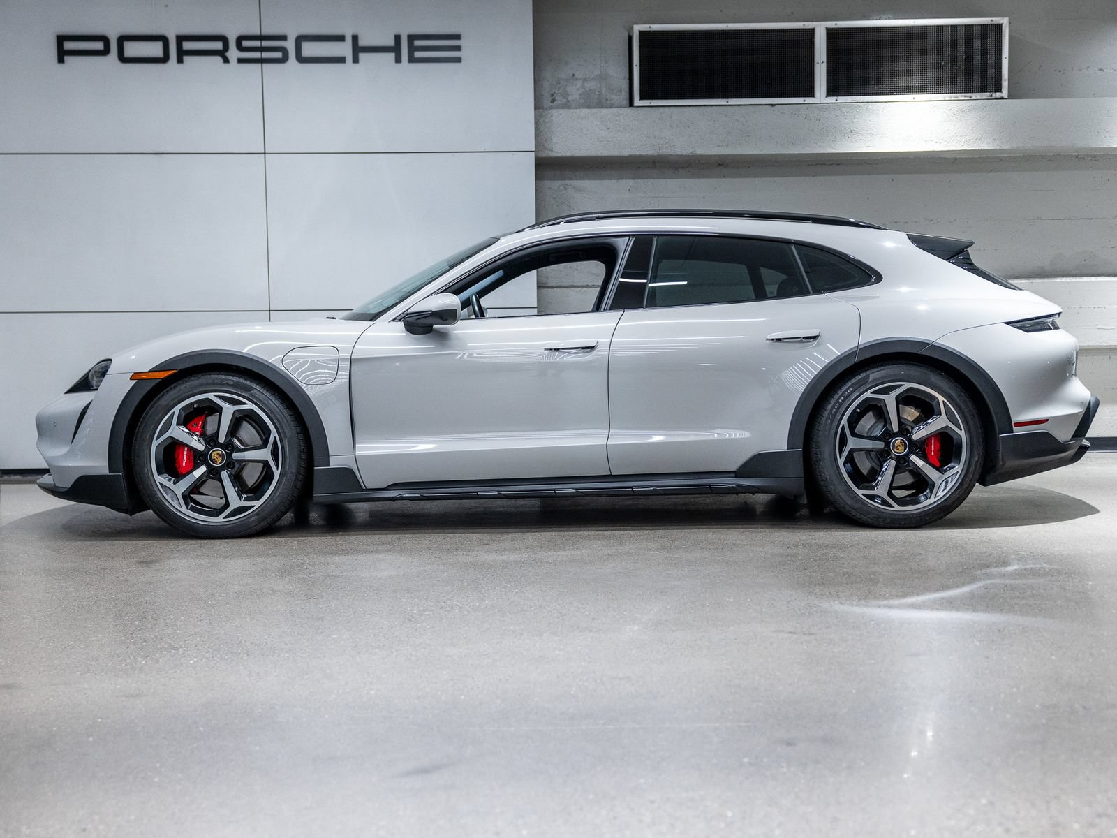 Certified 2024 Porsche Taycan 4S AWD/4WD image 2