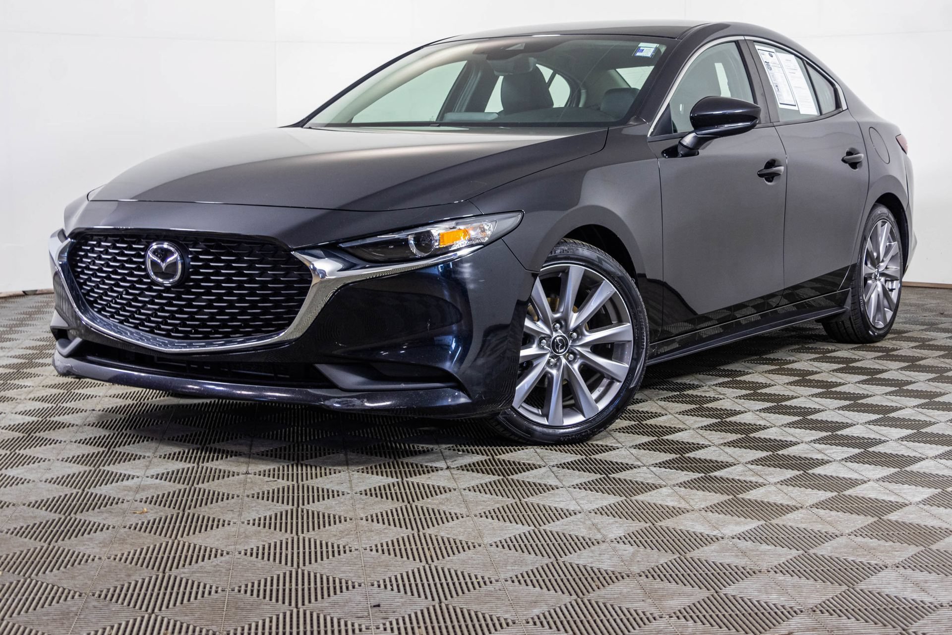 Used 2020 MAZDA MAZDA3 Sedan w/ Select Package FWD image 2